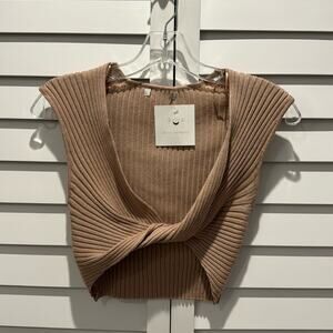 Rivals + Resilience NWT Rib Cropped Twisted Front Top.